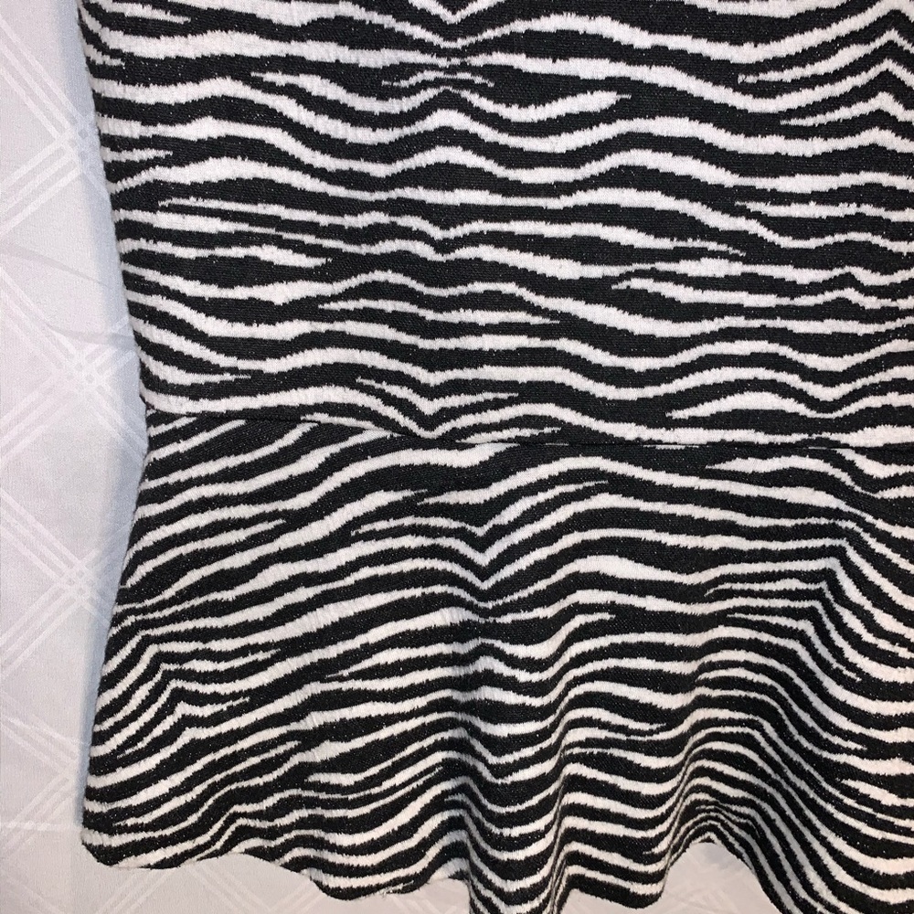 1 MICHAEL KORS BLACK & WHITE TOP - Picture 3 of 7